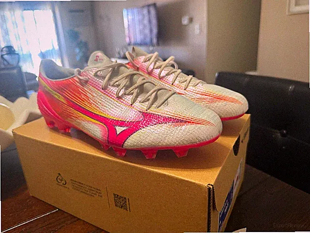 Mizuno Alpha 3 elite Men’s Soccer CleatsPlastic Pink White Orange size 10.5