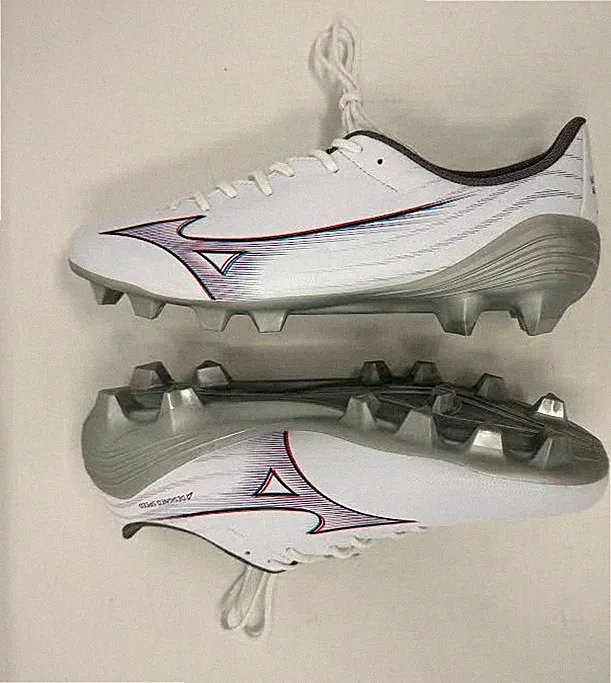MIZUNO ' ALPHA SELECT WHITE ' FG SOCCER CLEATS ' WOMENS SIZE 8 '