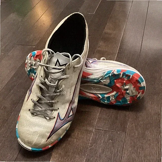 Mizuno Alpha turf kids 6 red and blue Pattern Soccer Cleats