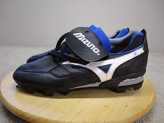 Mizuno Mens 10.5 Rugby Soccer Boots Shoes Black White Blue Cleats