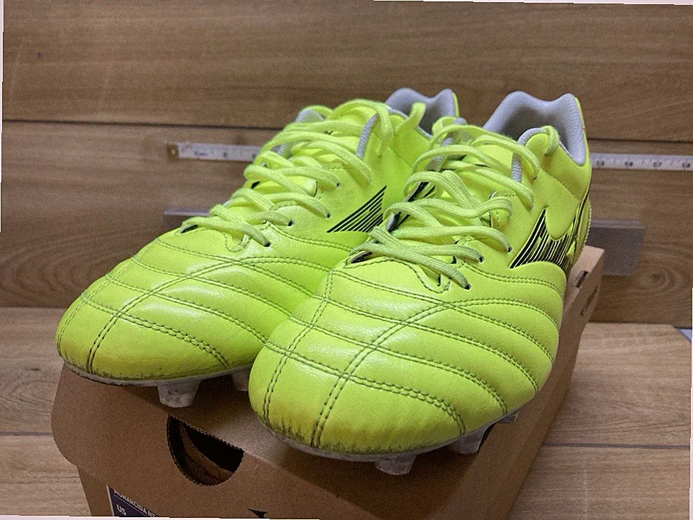 Mizuno Monarcida Neo III Select AG Soccer Men’s US 9 Yellow Black