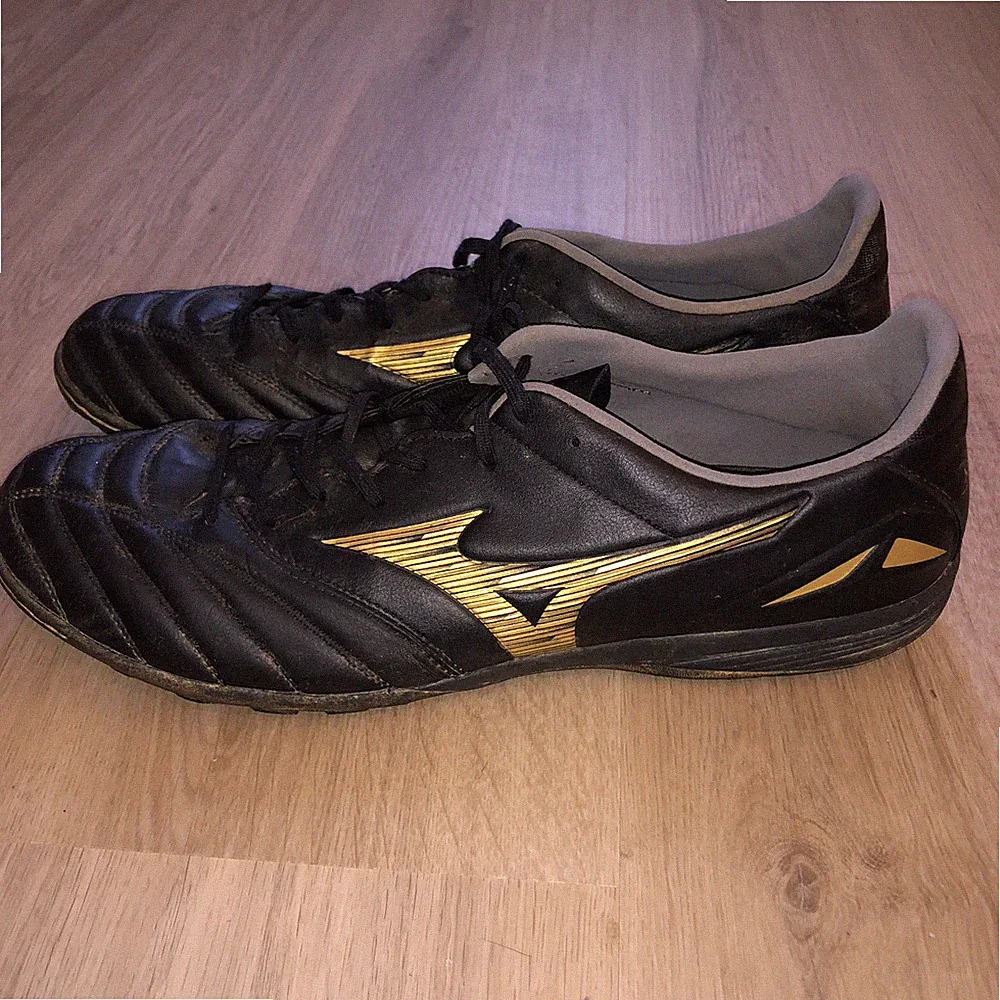 Mizuno Morelia Neo IV 4 Pro Turf Soccer Shoes Cleats Black Gold Mens Size 13