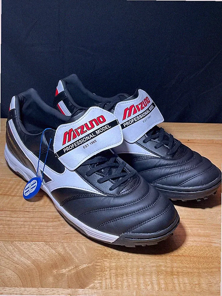 Mizuno Morelia Professional Model Soccer Cleats Black/White, Men’s US 10.5
