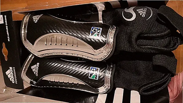 NEW! Adidas blk MLS Certified Protection boys/girls Sm Shin Guards W/ Ankle Sz S