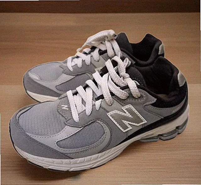 New Balance 2002 R Athletic Shoes Sz 5.5Y Eur 38 GC2002SG Gray Black