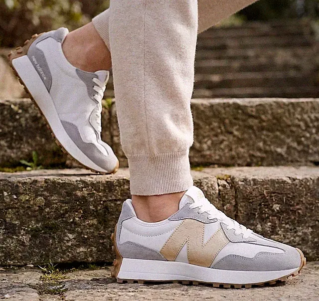 New Balance 327 "2026" Casual Women's Sneaker Shoes White Moonbeam GOLD size 7.5