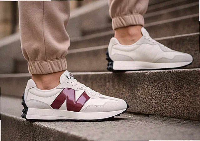 New Balance 327 Casual Women's Sneaker Shoes Moonbeam White Burgundy size 7