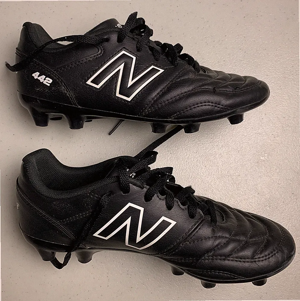 New Balance 442 Boys Soccer Cleats Shoes Black White US Size 3.5 Preowned