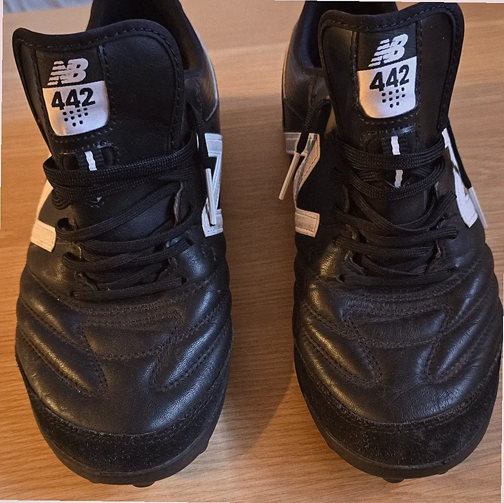 New Balance 442 Men's Black/White Turf Soccer Cleats Leather Lace-Up Rubber