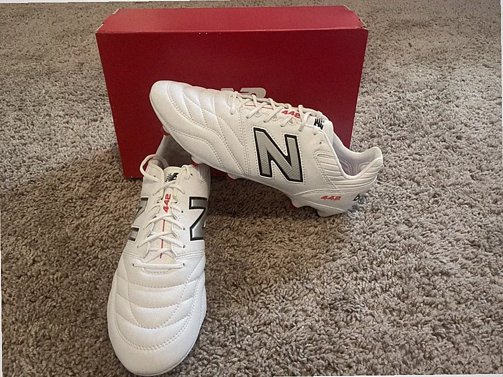 New Balance 442 Pro FG V2 Mens Cleats US size 11 2E wide white Brand New with KL