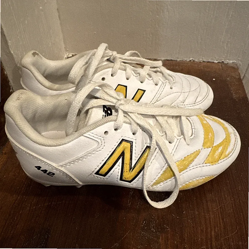 New Balance 442 V2 Academy FG Junior Soccer Cleats White Boys Size 12.5