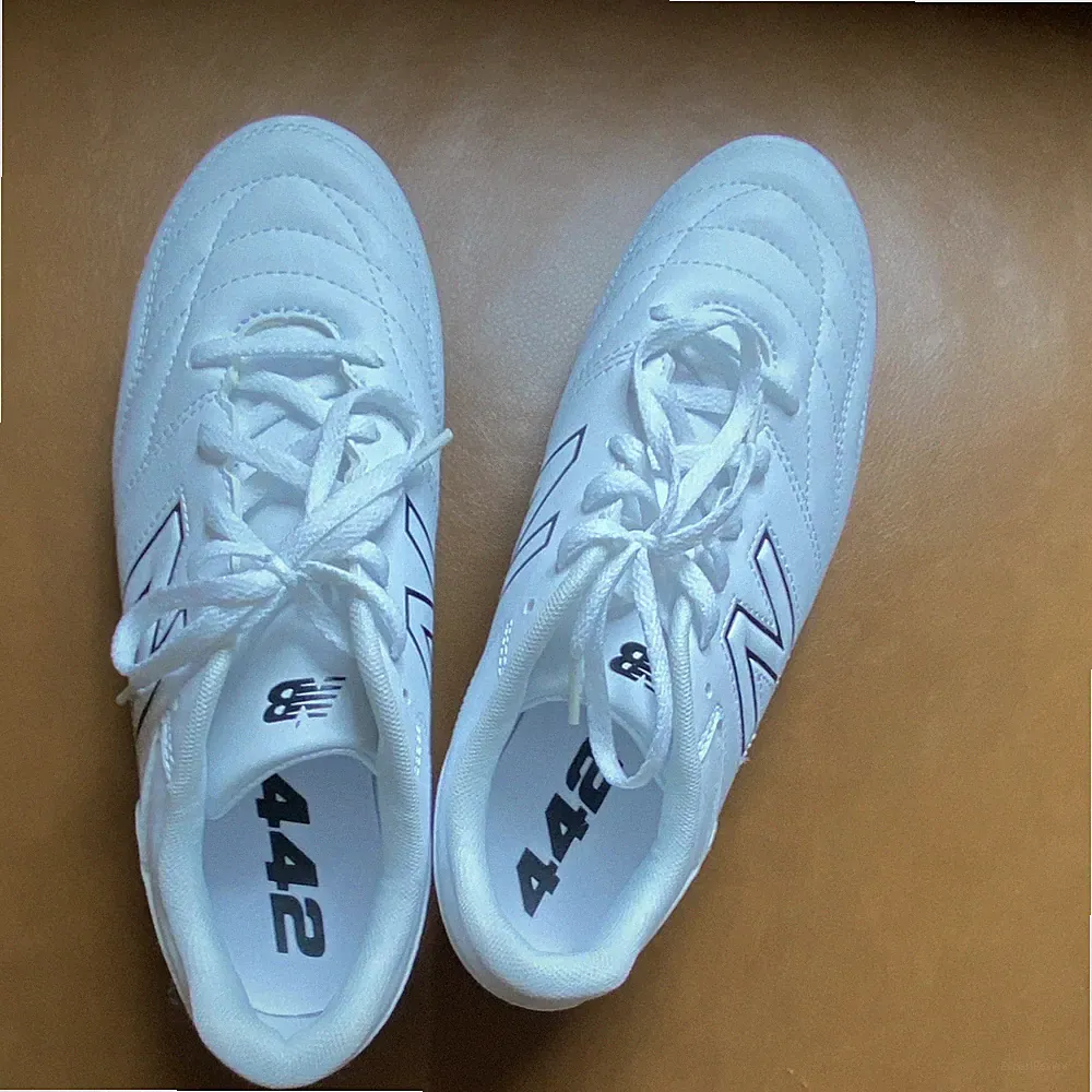 New Balance 442 womens Soccer Cleats White Color US Size 6 Athletic Shoes