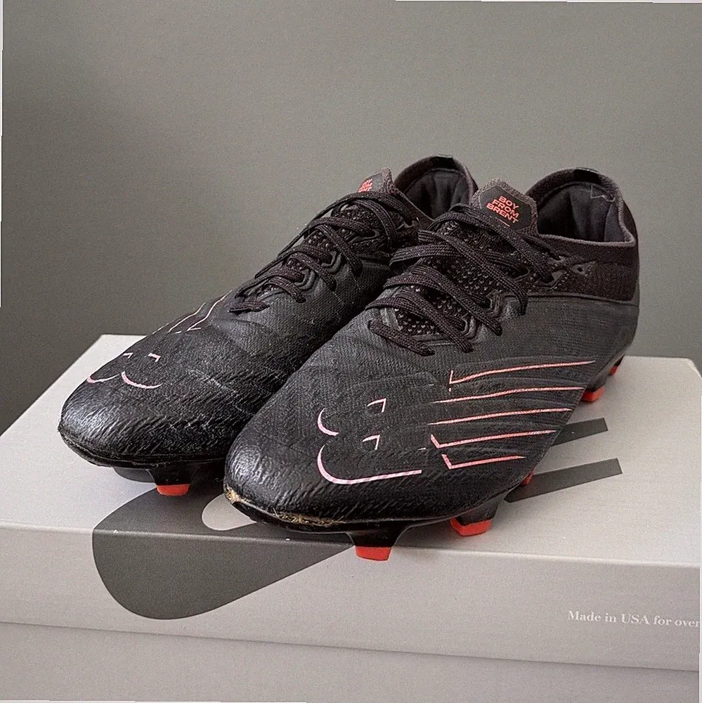 New Balance Black Red Men's Soccer Cleats Plastic Lace Up Low Top Solid Pattern
