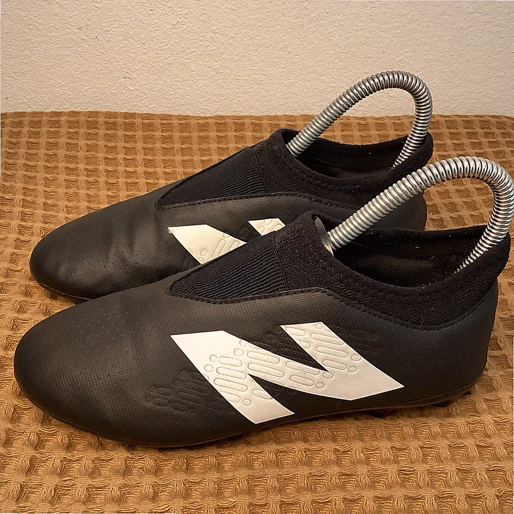 New Balance Cleats Kid's Boys Sz 2 Tekela V4 Magique FG Soccer Shoes Black