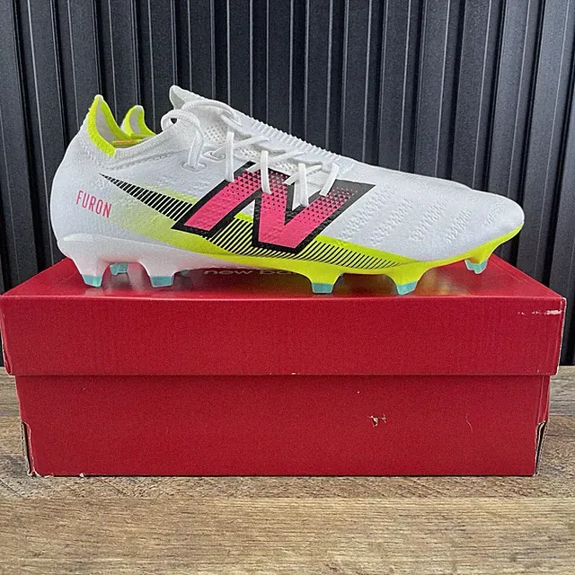 New Balance Furon Pro V7+ FG Size 10 Mens White Soccer Cleats