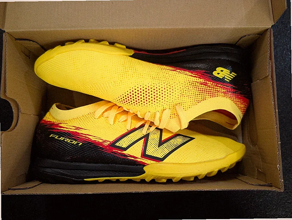 New Balance Furon V8 Elite TF Turf Soccer Shoes Size 10 US Mens Bukayo Saka