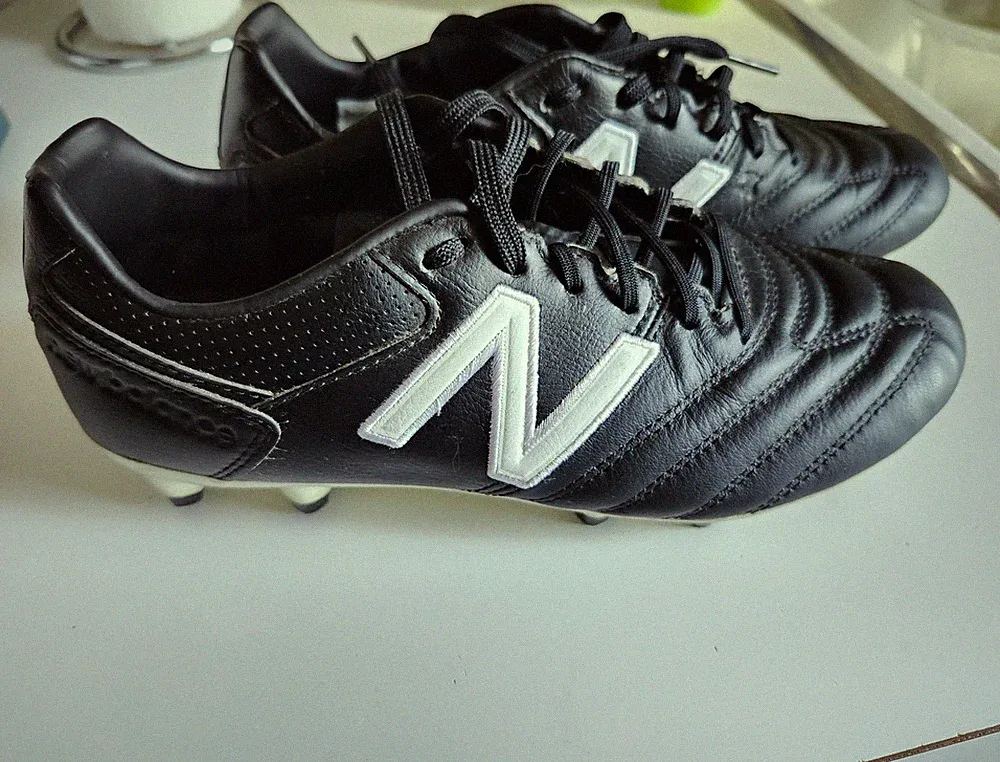 New Balance Men's Soccer Cleats Leather Upper Lace-Up Low Top Black/White