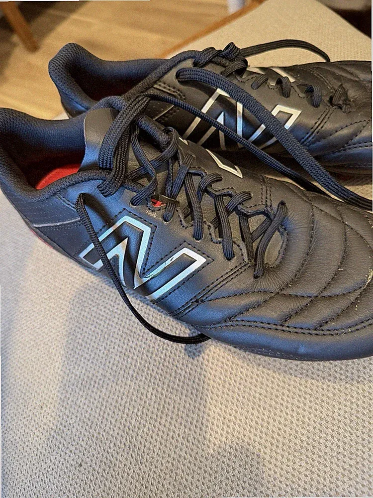 New Balance Soccer Cleats W 8.5 M 7 Black 442 Performance Worn Twice EUC