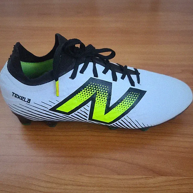 New Balance Tekela Magia V4+ Low FG Women’s Soccer Cleats Firm Ground Size 5.5