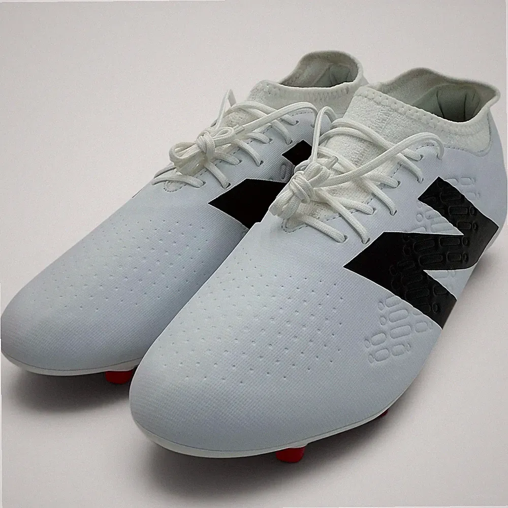 New Balance Tekela Magique FG V4+ Men's Size 9.5 White/Black Soccer Cleats NIB