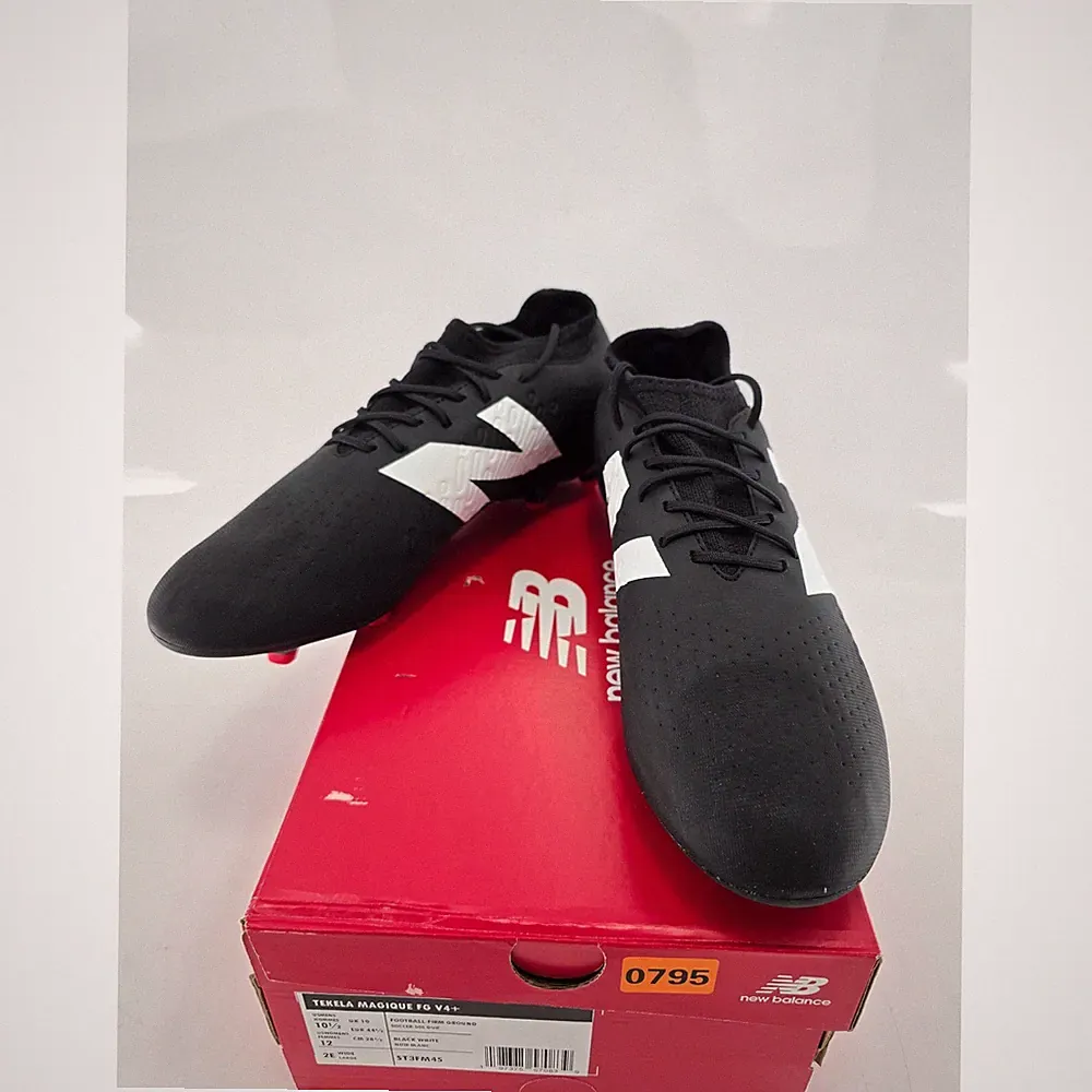 New Balance Tekela Magique FG V4+ Mens 10.5 Black White ST3FM45 - New