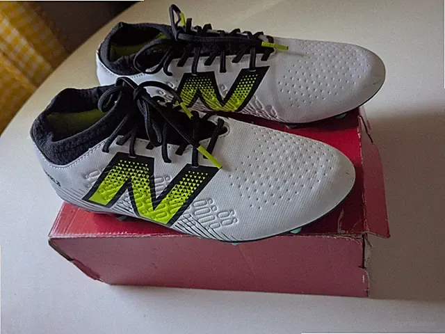New Balance Tekela Magique FG V4+ Mens Size 6 Soccer Cleats / Women's Sz 7.5 EUC