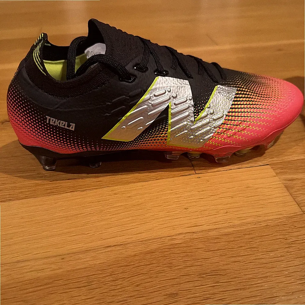 New Balance TEKELA PRO LOW LACED FG V4+ Soccer Cleats Size 8.5 - New in Box
