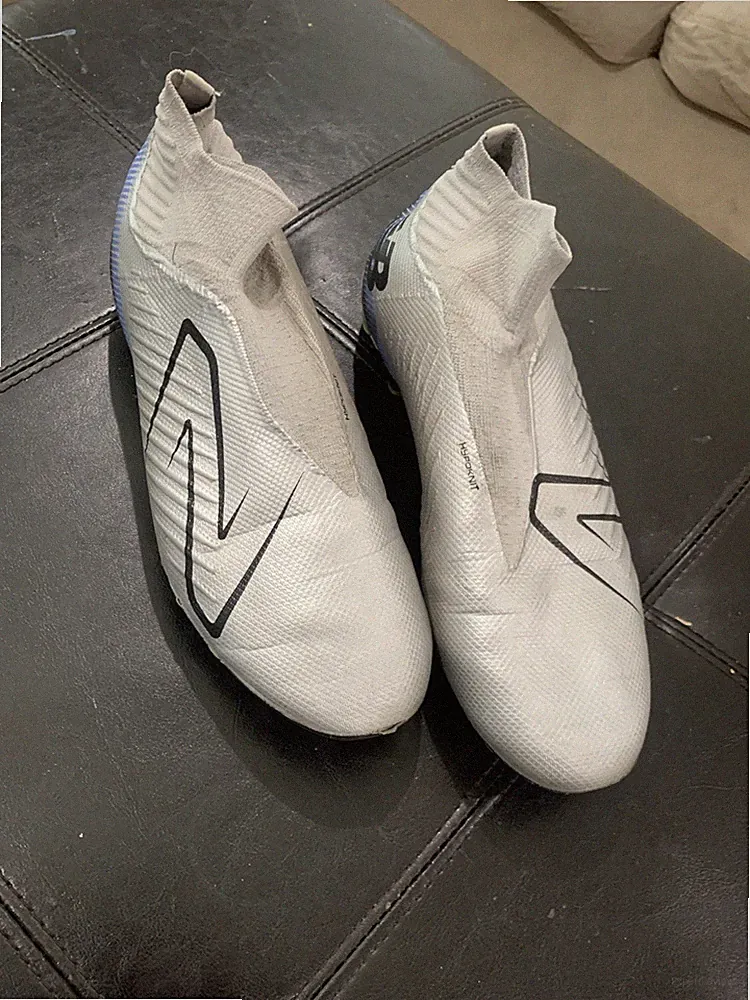 New Balance Tekela V4 Magia FG Soccer Cleats Silver ST2FSB4 Men’s Size 11.5
