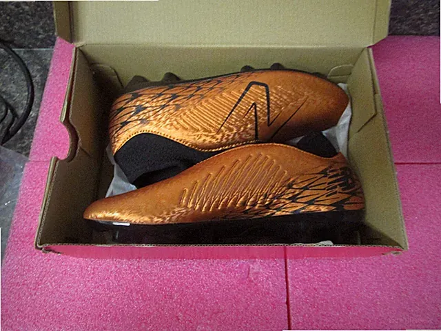 New Balance Tekela v4 Magique Junior FG - Wide Kids 5.5W US / 5 UK / EUR 38-NIB