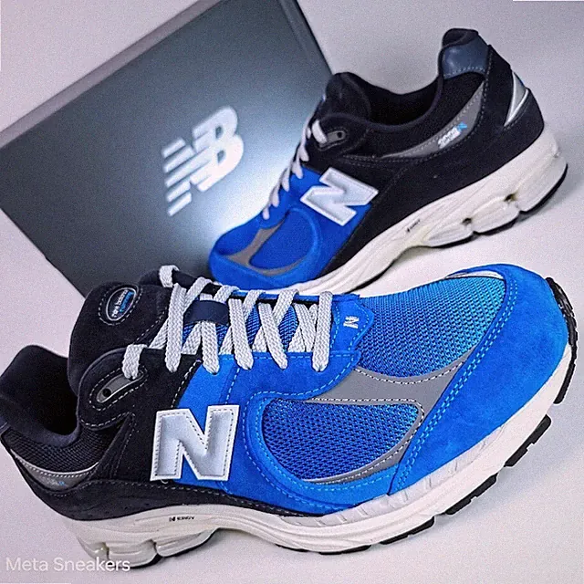 New Balance US 9 Men's Blue Silver White Black Retro 2002R Suede M2002RPB NIB