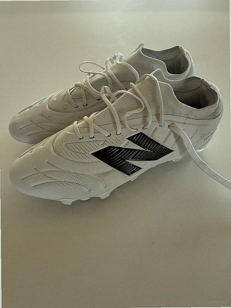 New Balance Women’s Size 6 Soccer Cleats