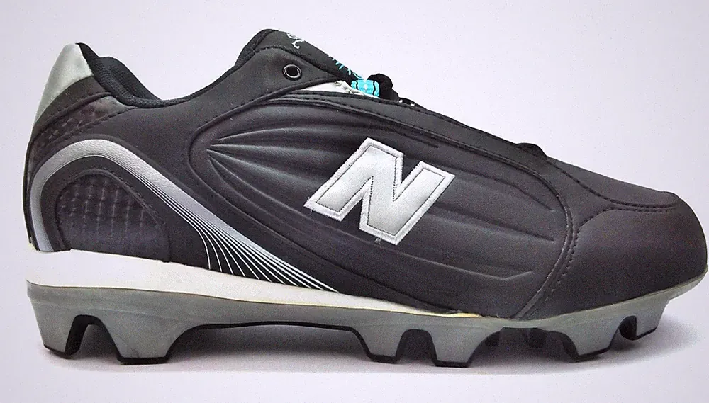New Balance Women's Soccer Cleats Lace Up Round Toe Football Shoes New in Box