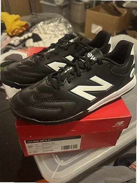 New Balance youth soccer cleats 442 Team Junior TF V3 3.5 turf NEW