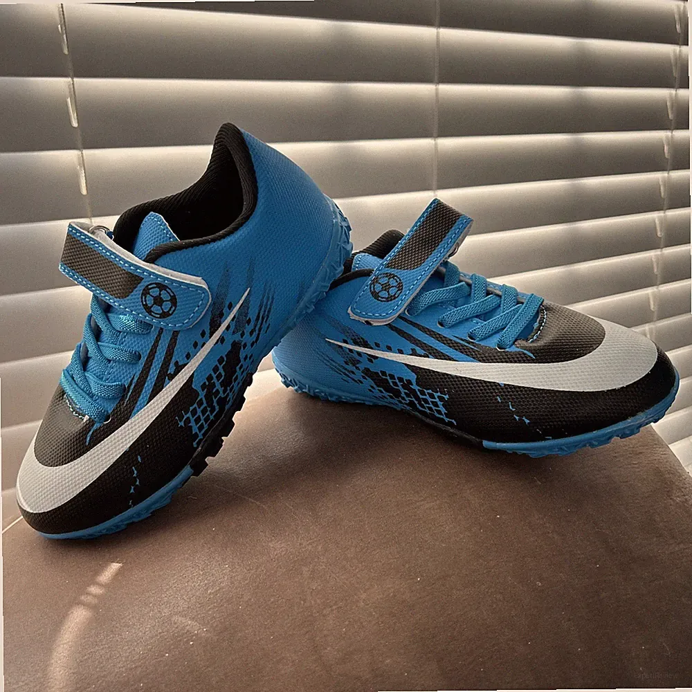 New CBuster Kids Soccer Cleats Size 11C EU 28