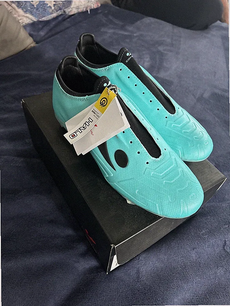 NEW Concave Halo + V2 Soccer Cleats Men’s 8. NO LACES.