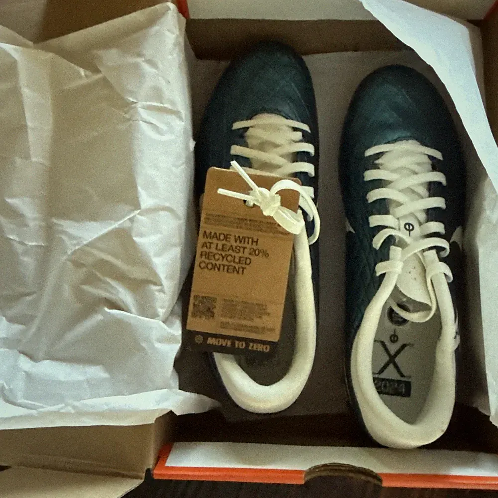 NEW in box Nike Soccer Cleats, Size 7 Mens