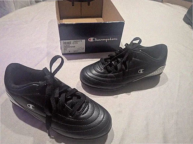 New in Box Unisex Youth Champion Soccer Football Baseball Cleats Size 1Y