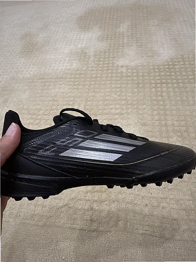 New Just Bought F50 Turf Cleats Size 4
