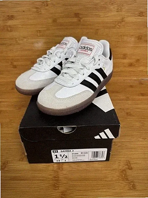 NEW - KIDS UNISEX ADIDAS SAMBA INDOOR SOCCER SHOES, WHITE, ASST SIZES $70.00