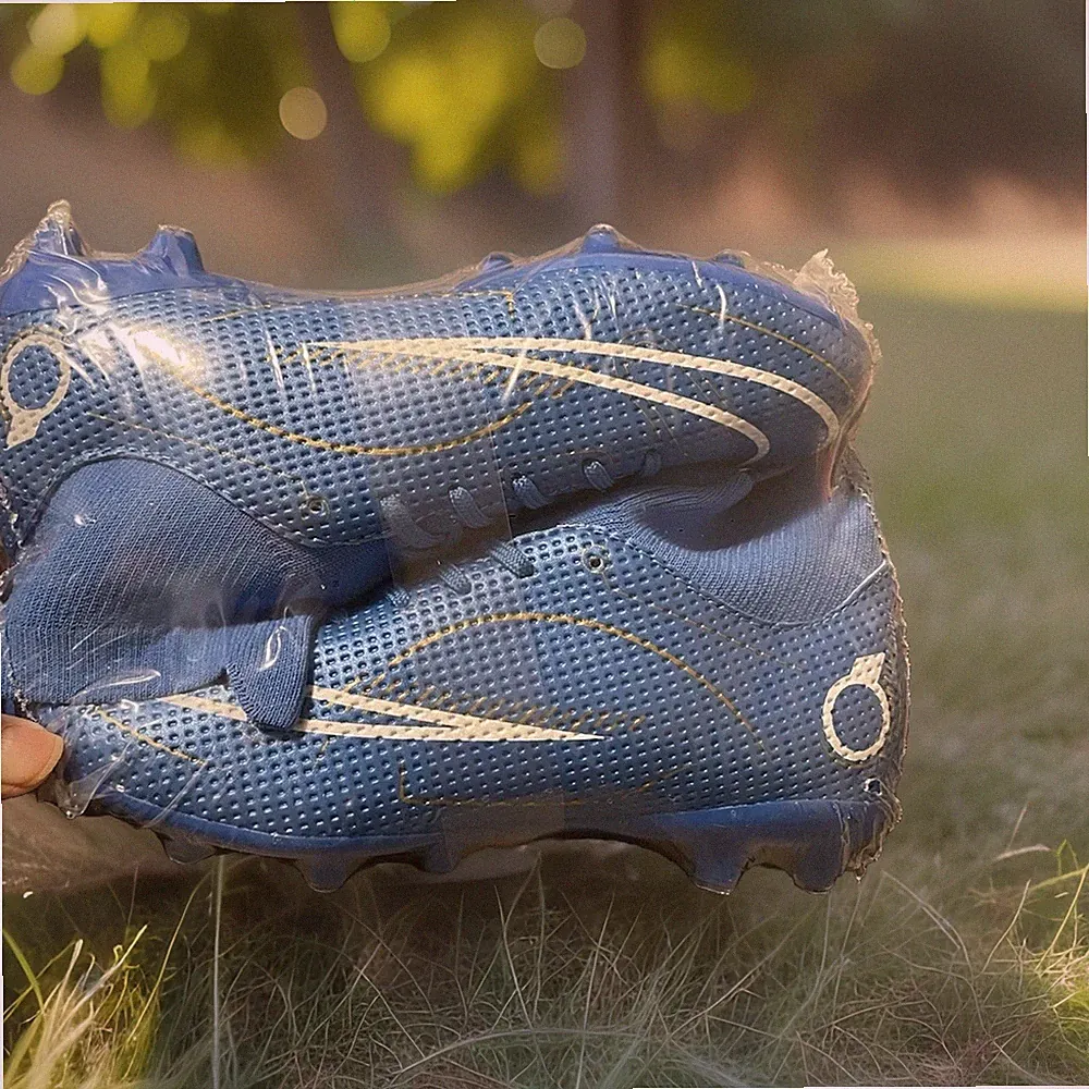 New Kids Youth Size 3.5 3 1/2 Soccer Cleats Shoes, Amazon, Blue, Ankle Support