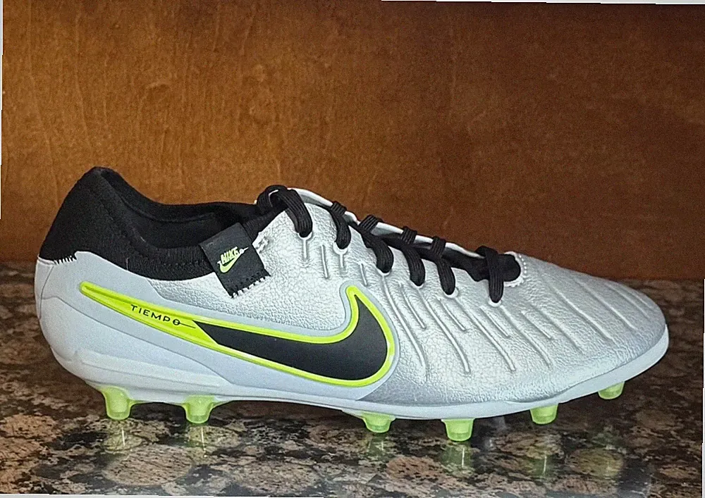 New! Mens US 6.5 NIKE TIEMPO LEGEND 10 PRO AG PRO LOW-TOP SOCCER CLEATS SILVER