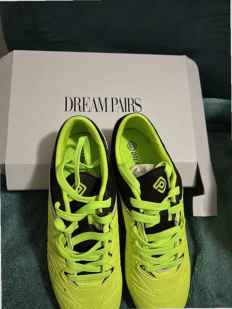 New Neon Dream Pairs Size 6.5 Cleats Soccer