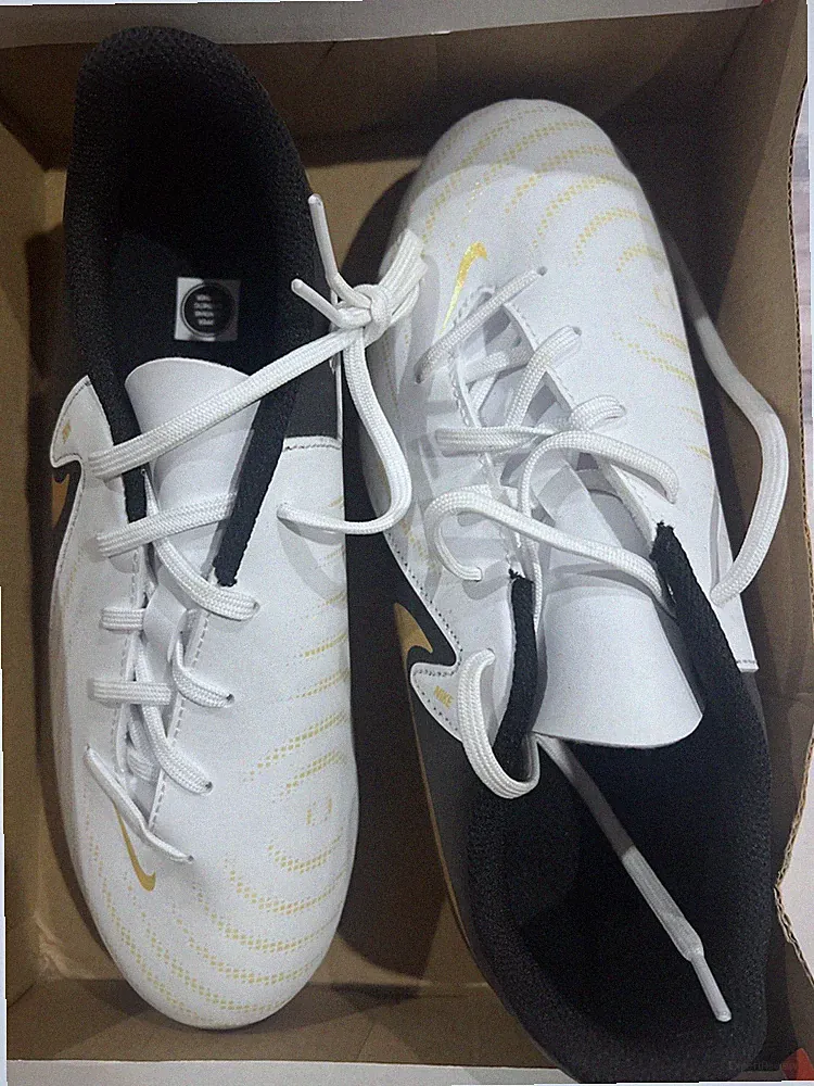 NEW Nike Jr. Phantom GX 2 Club FG/MG Low-Top Soccer Cleats Size 5.5Y (New)
