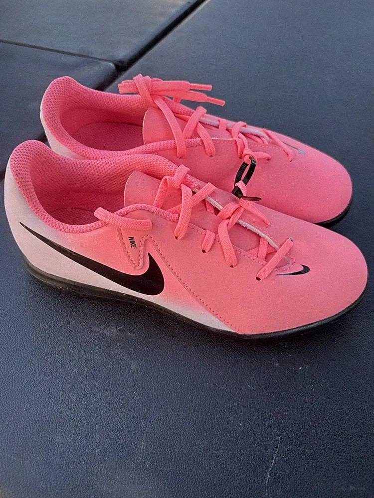 New Nike Jr. Phantom GX 2 Club soccer Shoes 3.5Y Pink Black
