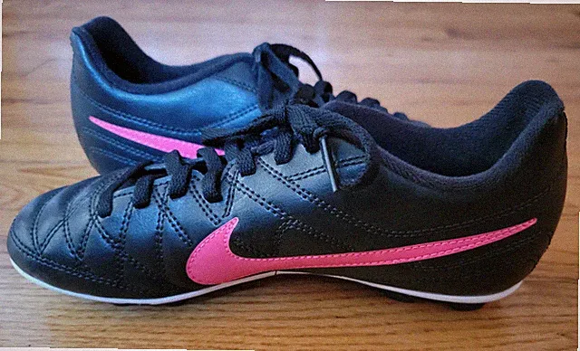New Nike Shoes Youth Girls Soccer Cleats Size 3.5 Black/Pink Shoes
