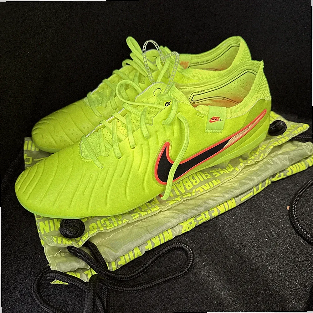 NEW Nike Tiempo Legend Elite Men’s Soccer Cleats 10.5 Size Neon Unused Vintage