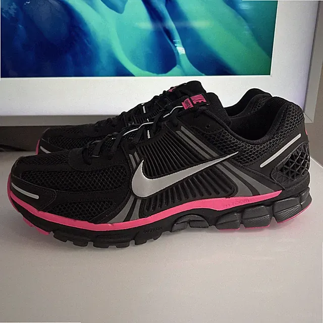 New Nike Zoom Vomero 5 Pink Black (FB9149-004) Men’s Size 15 Kay Yow Black