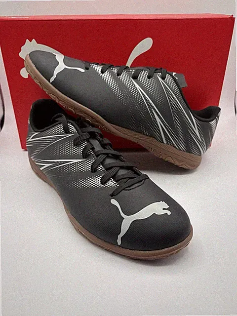 New PUMA Attacanto IT Indoor Soccer Shoes Cleats Mens Size 11 Black Silver