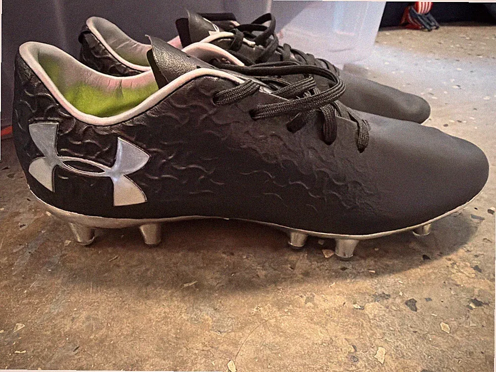 New UA Under Armour Magnetico Pro Soccer Cleats Black 3022319 Men’s 6