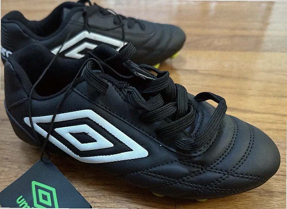 NEW! Umbro Finale Cleats Soccer Black Green Youth size 2